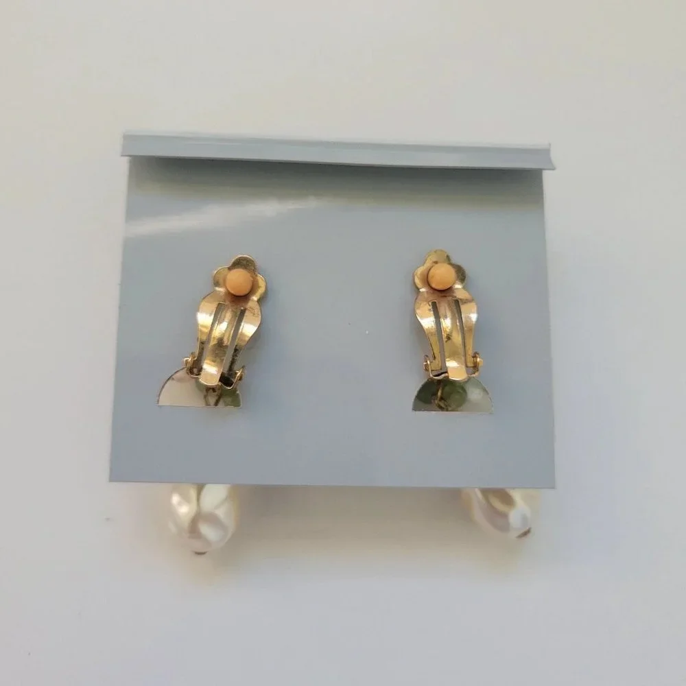 Vintage Pastel Acrylic Bead Cluster Faux Baroque Pearl Drop Clip On Earrings - Picture 2 of 3